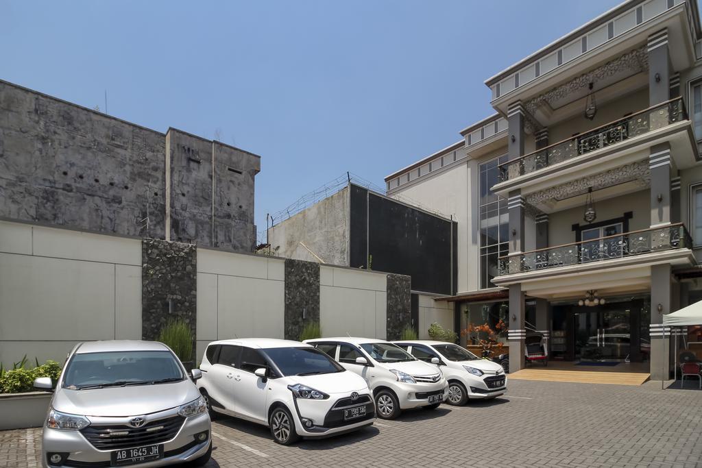 Reddoorz Plus Near Tugu Jogja Yogyakarta Esterno foto